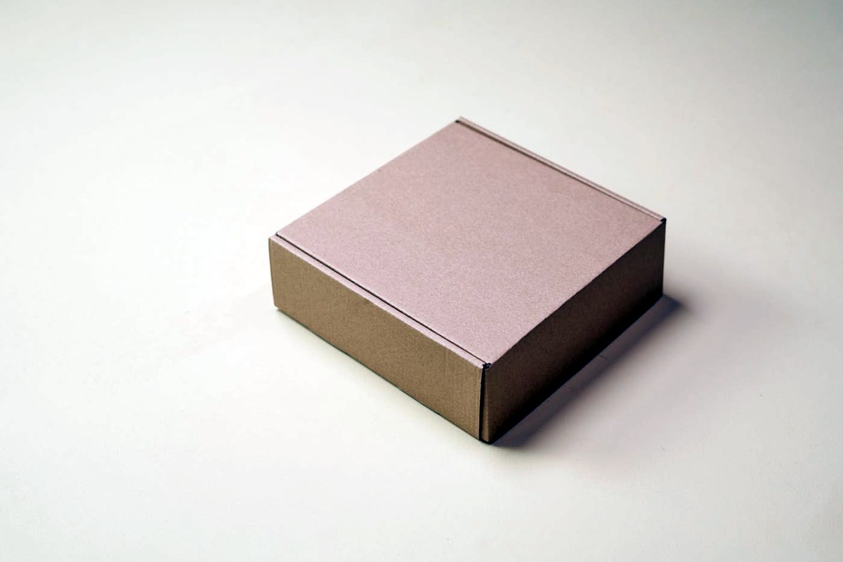 Clean custom corrugated mailer box